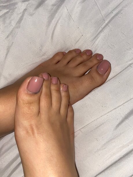 Foto desnuda filtrada de OnlyFans de Feetbyzoya