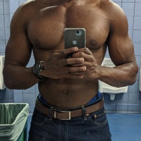 Foto desnuda filtrada de OnlyFans de Rowland