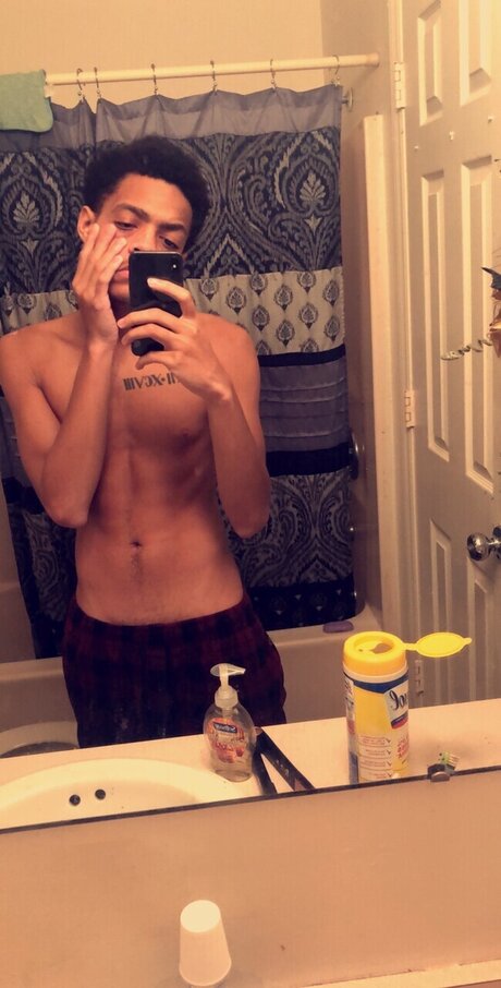 Foto desnuda filtrada de OnlyFans de Rozaee