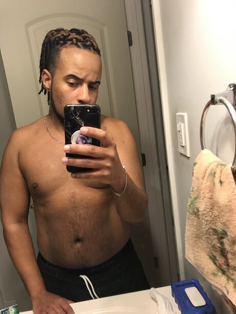 Foto desnuda filtrada de OnlyFans de Q