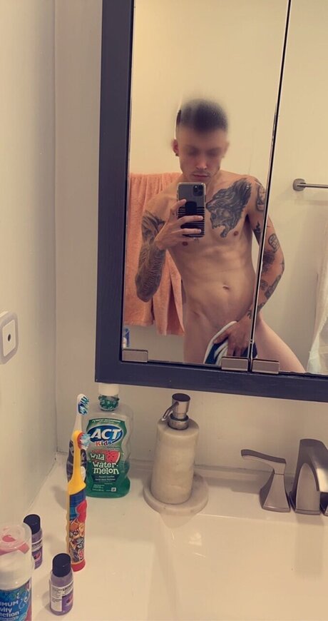 Foto desnuda filtrada de OnlyFans de Captain Hook 