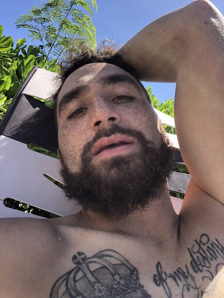 Foto desnuda filtrada de OnlyFans de Stepdadmo