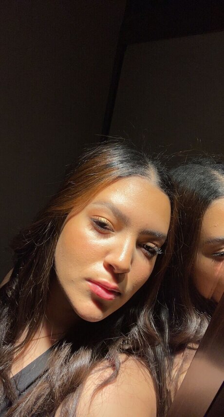 Foto desnuda filtrada de OnlyFans de Sarah Karimi