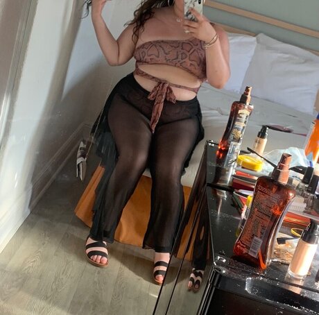 Foto desnuda filtrada de OnlyFans de Sole 