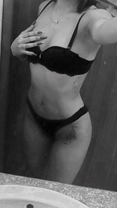 Foto desnuda filtrada de OnlyFans de Fireday
