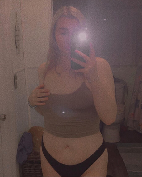 Foto desnuda filtrada de OnlyFans de Kennon