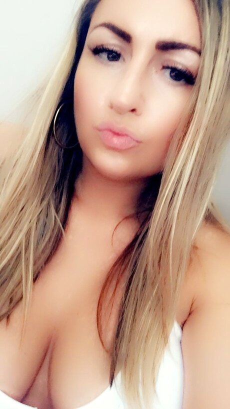 Foto desnuda filtrada de OnlyFans de April