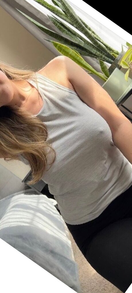 Foto desnuda filtrada de OnlyFans de Baby Cakes 