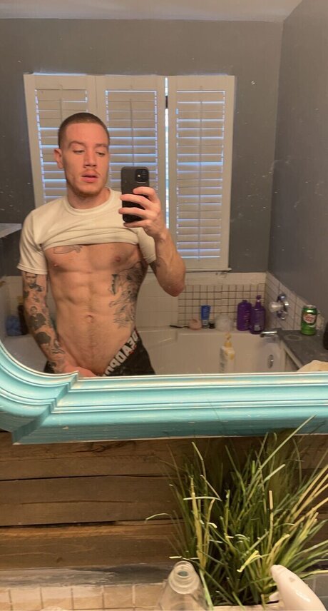 Foto desnuda filtrada de OnlyFans de Billyredsfree