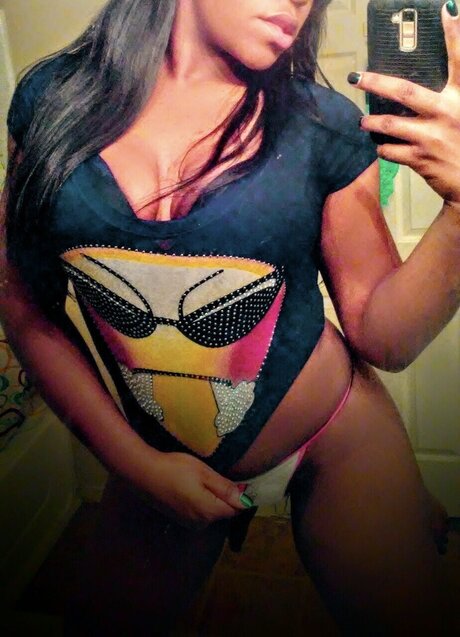 Foto desnuda filtrada de OnlyFans de Golden Chocolate Masquerade