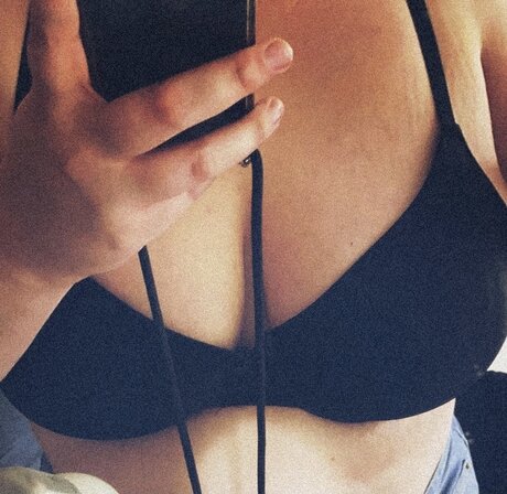 Foto desnuda filtrada de OnlyFans de Miaubooooooobs