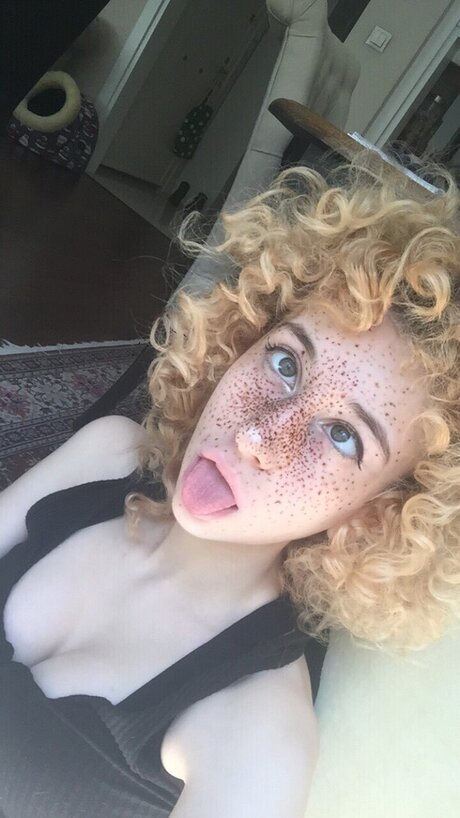 Foto desnuda filtrada de OnlyFans de Monika