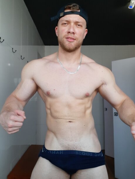 Foto desnuda filtrada de OnlyFans de Alemo 