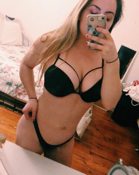 Foto desnuda filtrada de OnlyFans de Katie