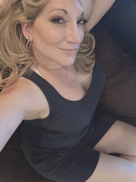 Foto desnuda filtrada de OnlyFans de Yourneighborhoodmom