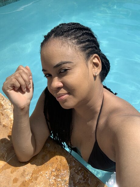 Foto desnuda filtrada de OnlyFans de Candice Andrina Cross