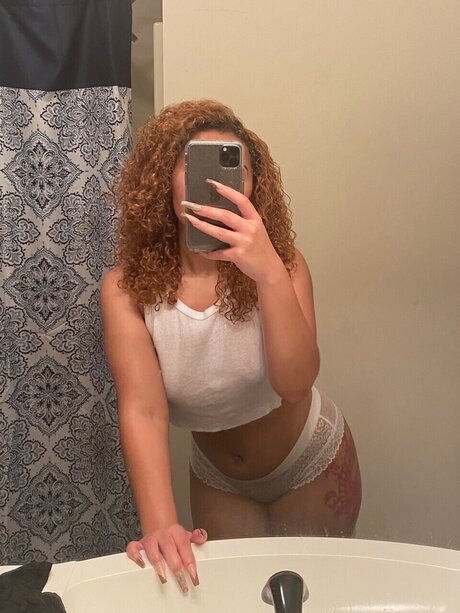 Foto desnuda filtrada de OnlyFans de Youronlyfantasy