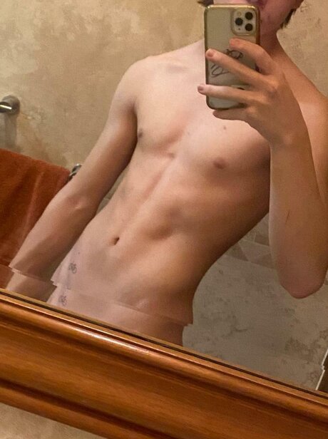 Foto desnuda filtrada de OnlyFans de Rouge Lavin