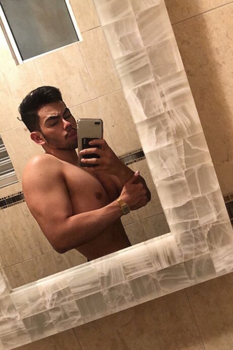 Foto desnuda filtrada de OnlyFans de Rodolfo Sagrero
