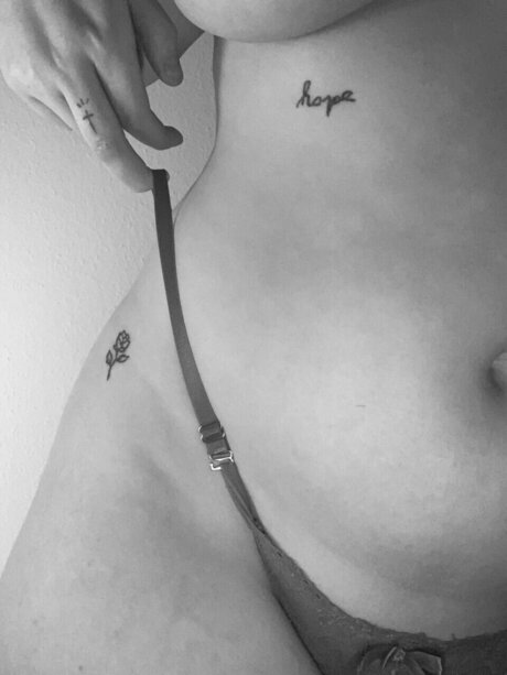Foto desnuda filtrada de OnlyFans de Elenya