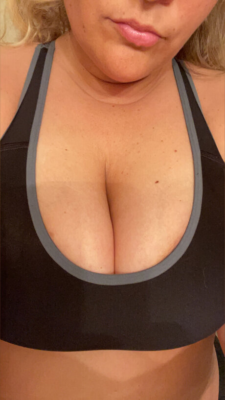 Foto desnuda filtrada de OnlyFans de Myonbutton