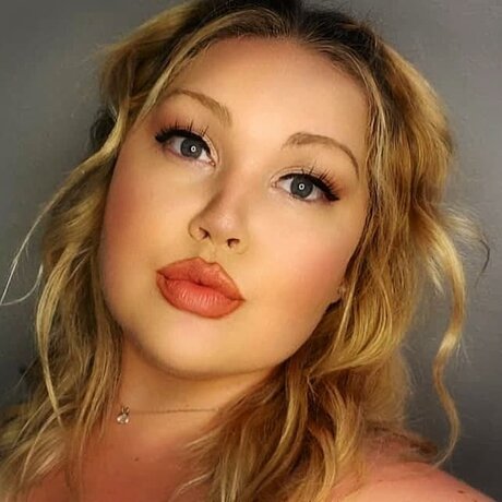 Foto desnuda filtrada de OnlyFans de Badgalsummer