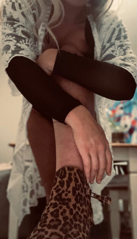 Foto desnuda filtrada de OnlyFans de Love Triangle
