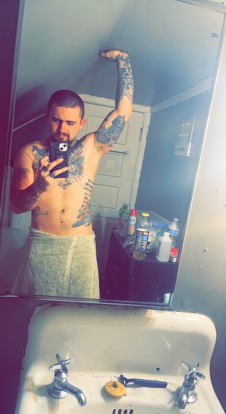Foto desnuda filtrada de OnlyFans de Tatteddaddy