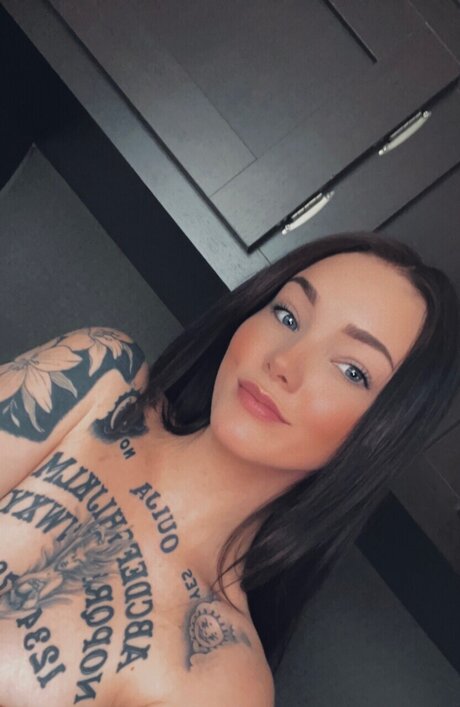 Foto desnuda filtrada de OnlyFans de Avrie