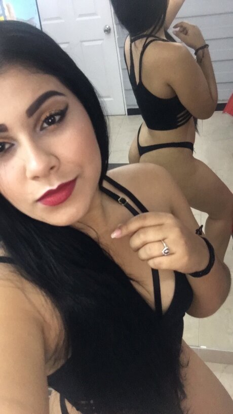 Foto desnuda filtrada de OnlyFans de Leydi Johanna Calderon
