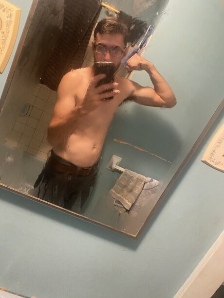 Foto desnuda filtrada de OnlyFans de James