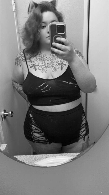 Foto desnuda filtrada de OnlyFans de Scarletfireblood