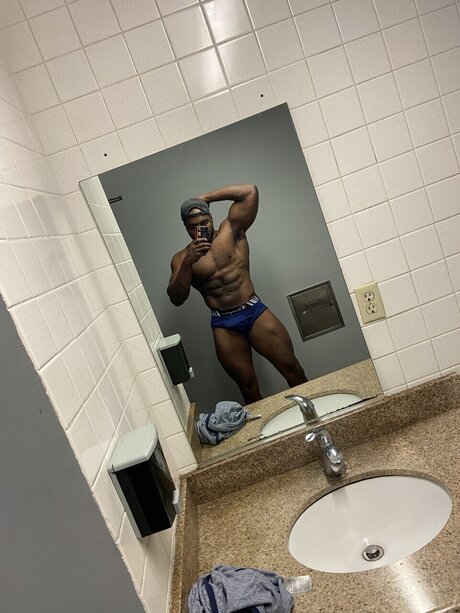 Foto desnuda filtrada de OnlyFans de Mbeast
