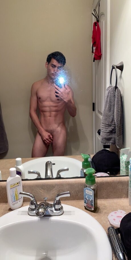 Foto desnuda filtrada de OnlyFans de Cool Guy