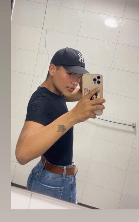 Foto desnuda filtrada de OnlyFans de Leunam