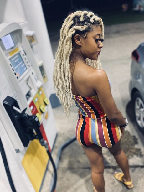 Foto desnuda filtrada de OnlyFans de Zillionaire Experience