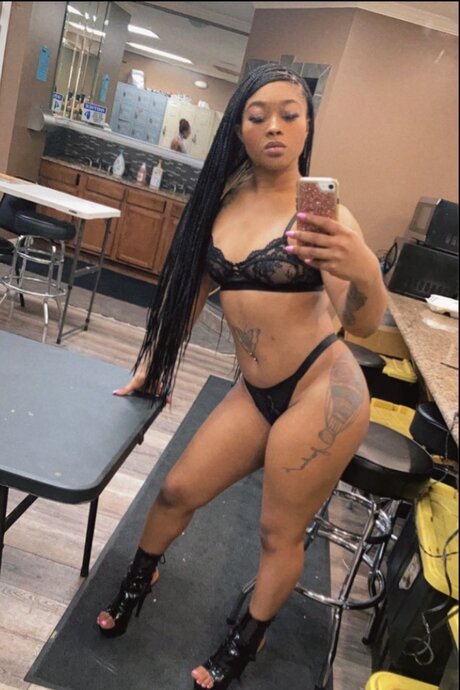 Foto desnuda filtrada de OnlyFans de Yourfavoritewestindie