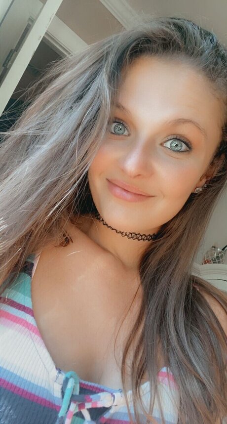 Foto desnuda filtrada de OnlyFans de Ashley Hettrick