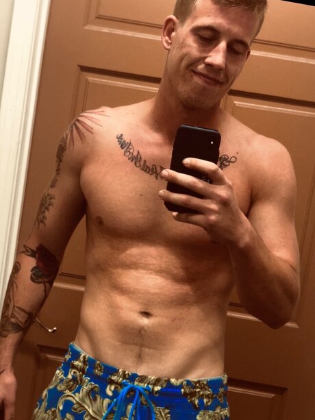 Foto desnuda filtrada de OnlyFans de Jr