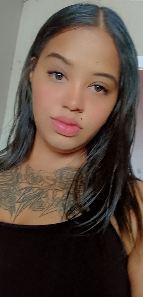 Foto desnuda filtrada de OnlyFans de Dezzyy
