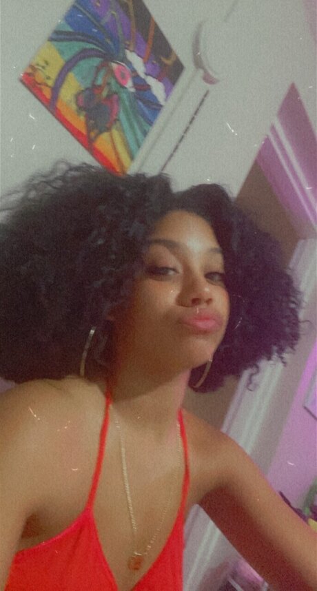 Foto desnuda filtrada de OnlyFans de Mami 