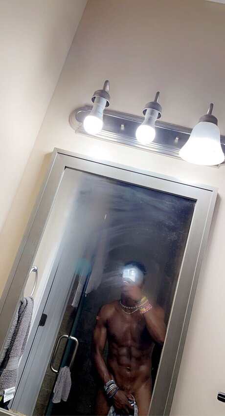 Foto desnuda filtrada de OnlyFans de King