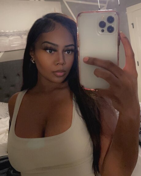 Foto desnuda filtrada de OnlyFans de E Marie 