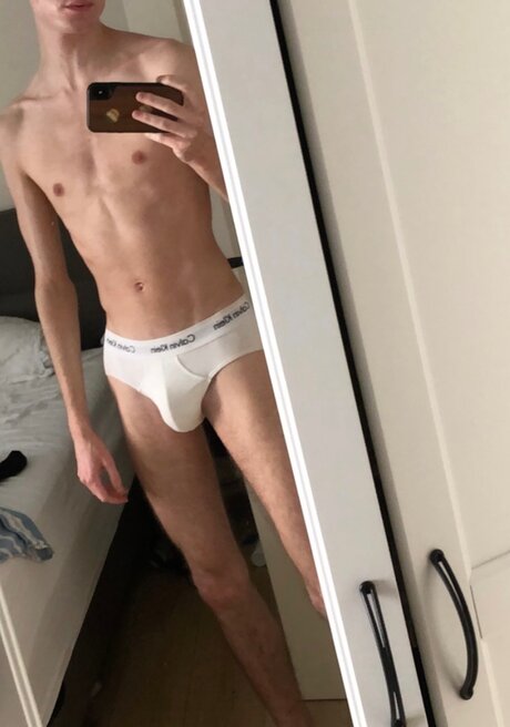 Foto desnuda filtrada de OnlyFans de Maximilian