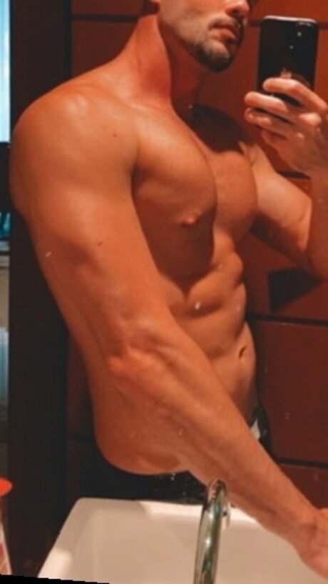 Foto desnuda filtrada de OnlyFans de Felipe Teuto