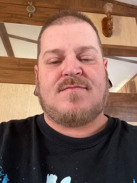Foto desnuda filtrada de OnlyFans de Christopher Eastburn