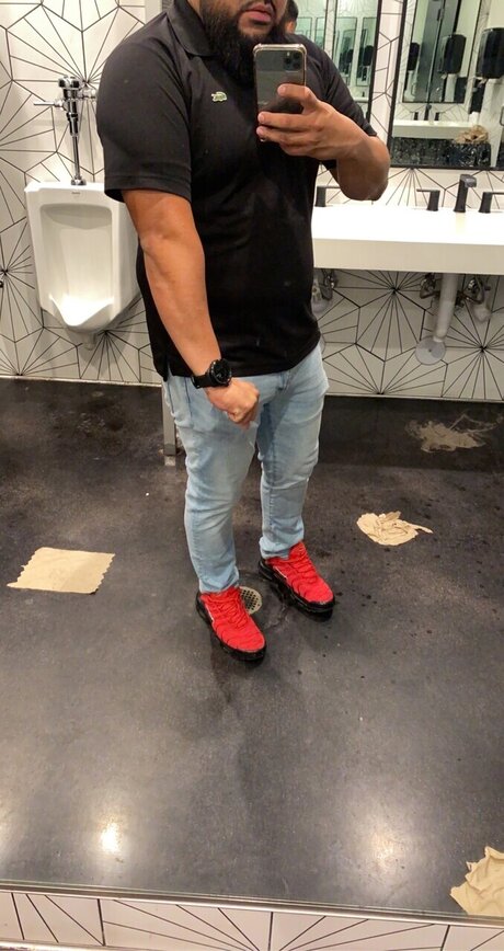 Foto desnuda filtrada de OnlyFans de Omar