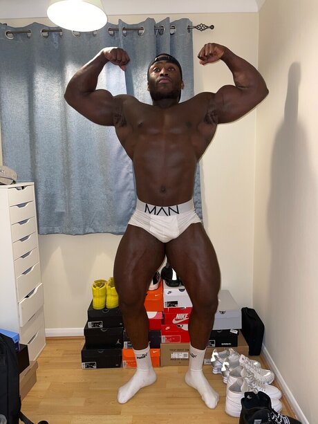 Foto desnuda filtrada de OnlyFans de Mofoluwaso Olufemi