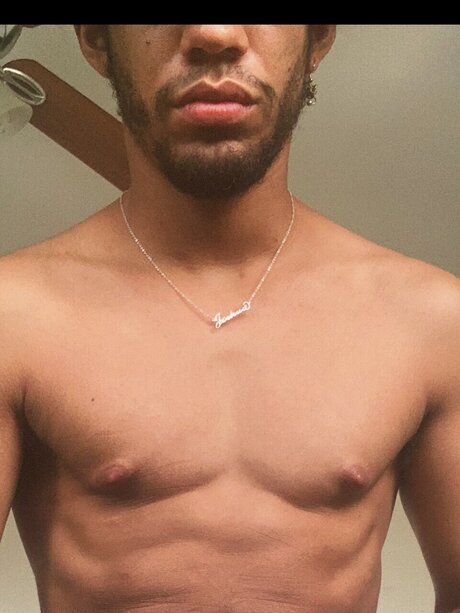 Foto desnuda filtrada de OnlyFans de Joshua