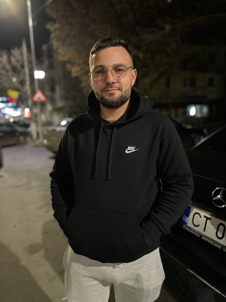 Foto desnuda filtrada de OnlyFans de Florin Mangescu